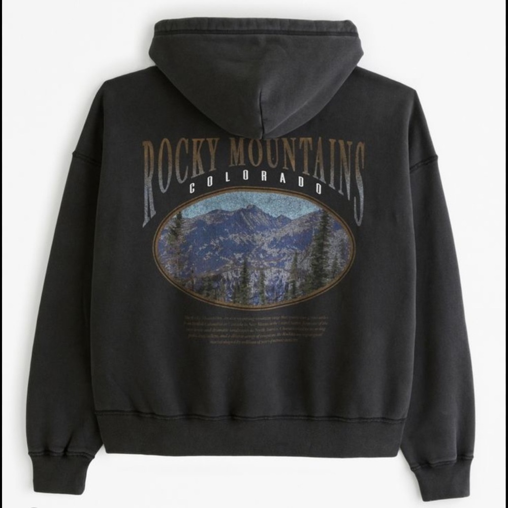 Cropped Rocky Mountains Black Hoodie